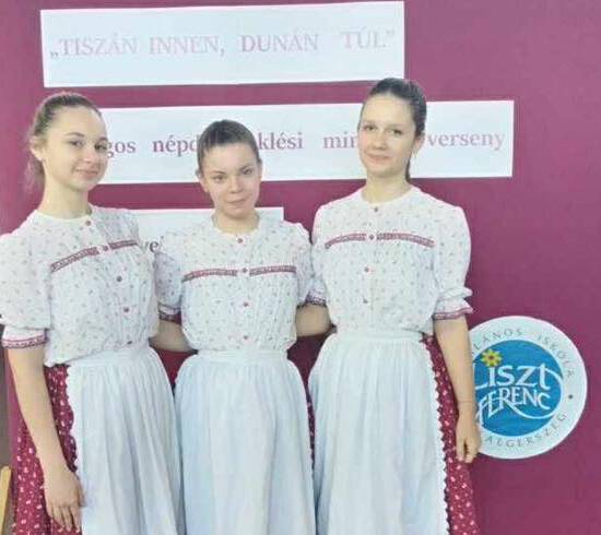 Tisz�n innen, Dun�n t�l... 2026.
